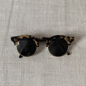 illesteva corsica glasses